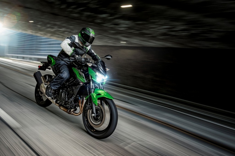 Kawasaki Z400: sportovní naháč pro mladé - 7 - 1 Kawasaki Z400 (2)