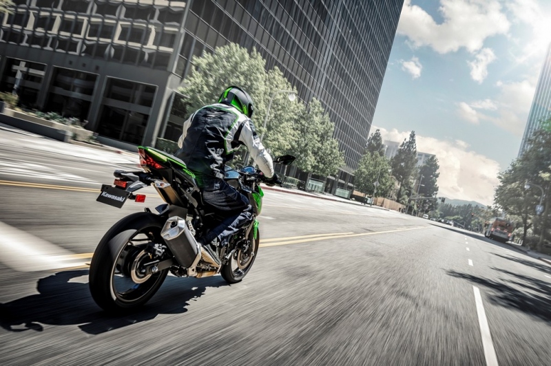 Kawasaki Z400: sportovní naháč pro mladé - 1 - 1 Kawasaki Z400 (4)