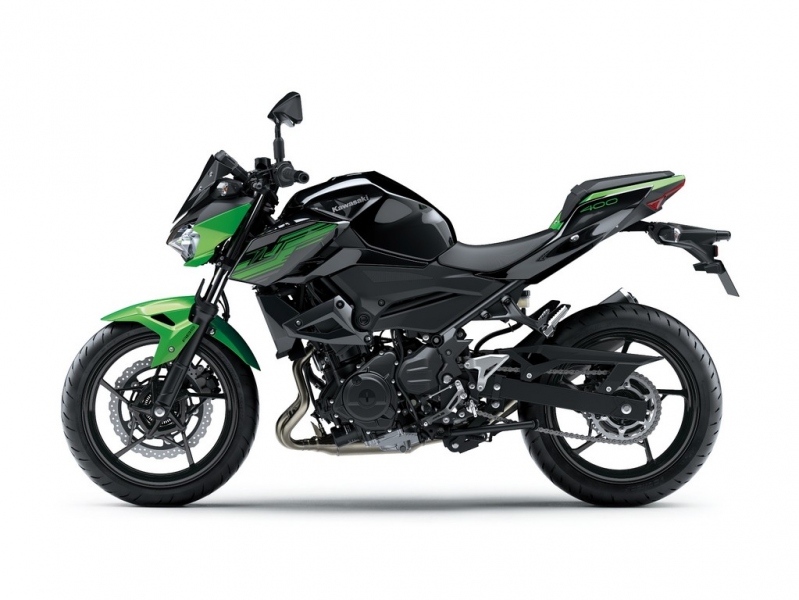 Kawasaki Z400: sportovní naháč pro mladé - 11 - 1 Kawasaki Z400 (8)