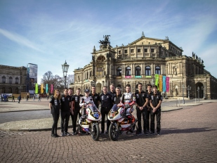 Představení týmu Peugeot MC Saxoprint před operou v Drážďanech