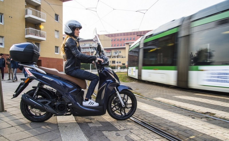 Kymco New People S 125i ABS: s horním kufrem zdarma - 6 - 1 Kymco New People s 125i ABS (11)