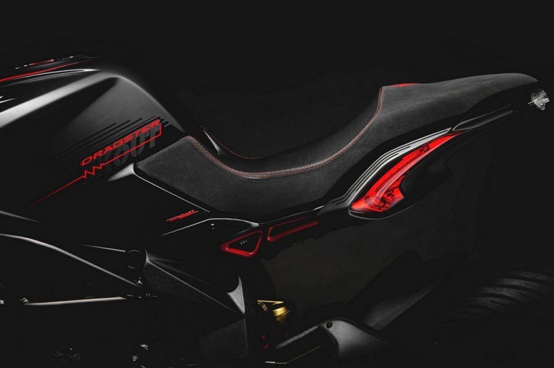 MV Agusta Dragster 800: limitovaná edice Blackout - 11 - 1 MV Agusta 800 Dragster Blackout11