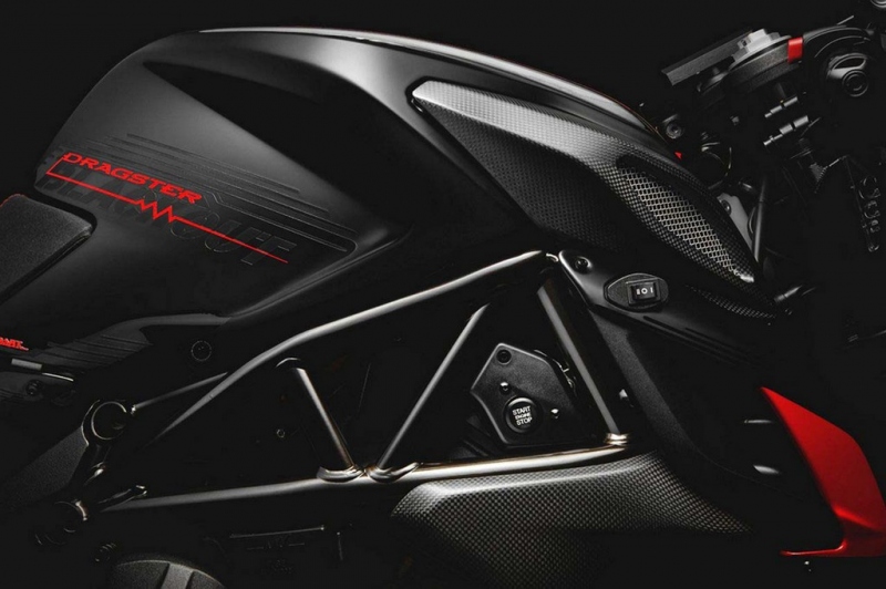 MV Agusta Dragster 800: limitovaná edice Blackout - 9 - 1 MV Agusta 800 Dragster Blackout9