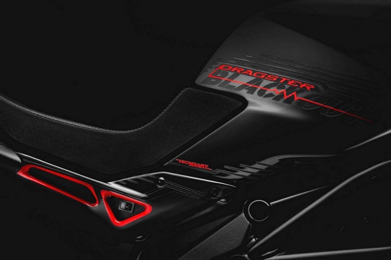 MV Agusta Dragster 800: limitovaná edice Blackout - 10 - 1 MV Agusta 800 Dragster Blackout10