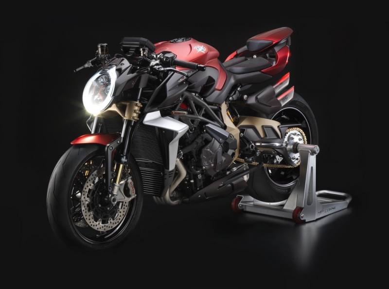 MV Agusta Brutale 1000 Serie Oro: nejsilnější naháč - 6 - 1 MV Agusta Brutale 1000 Serie Oro (2)