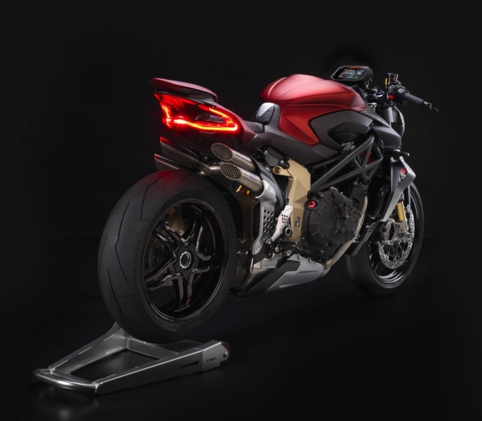 MV Agusta Brutale 1000 Serie Oro: nejsilnější naháč - 3 - 1 MV Agusta Brutale 1000 Serie Oro (9)