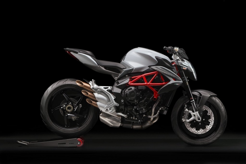MV Agusta Brutale 800 a F3 675 pro majitele řidičského oprávnění A2 - 7 - 1 MV Agusta Brutale 800 35 kW (4)