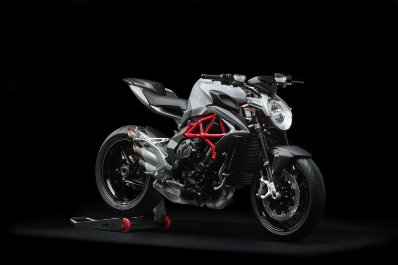 MV Agusta Brutale 800 a F3 675 pro majitele řidičského oprávnění A2 - 8 - 1 MV Agusta Brutale 800 35 kW (5)
