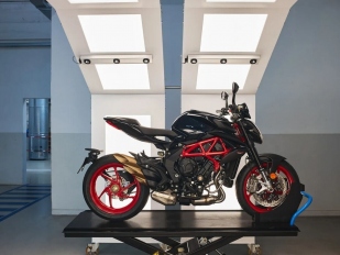 MV Agusta Brutale 800 Nero Carbonio: 113 koní v novém kabátě
