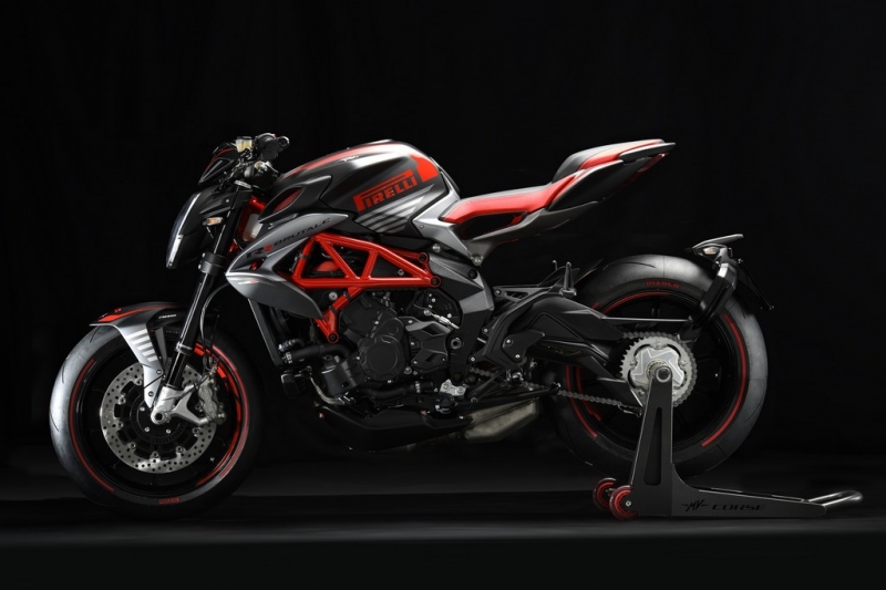MV Agusta Brutale 800 RR Pirelli 2018: limitovaná edice - 4 - 1 MV Agusta Brutale 800 RR Pirelli (5)