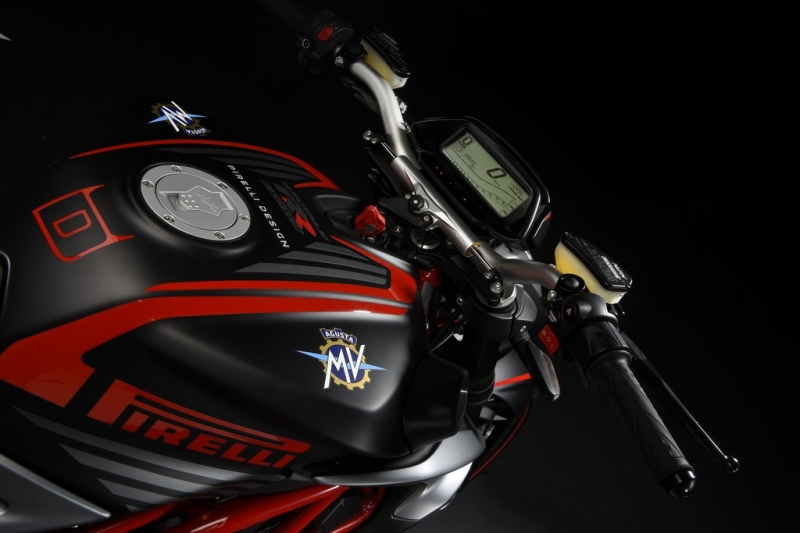 MV Agusta Brutale 800 RR Pirelli 2018: limitovaná edice - 8 - 1 MV Agusta Brutale 800 RR Pirelli (7)