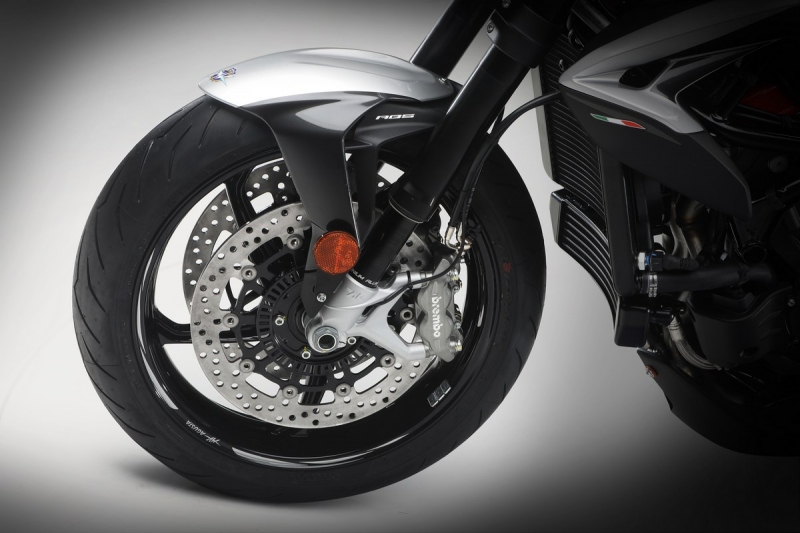 MV Agusta Brutale 800 RR a Dragster 800 RR s automatickou spojkou SCS - 14 - 1 MV Agusta Dragster 800 RR SCS (1)