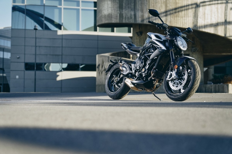 MV Agusta Brutale 800 RR a Dragster 800 RR s automatickou spojkou SCS - 5 - 1 MV Agusta Brutale 800 RR SCS (3)