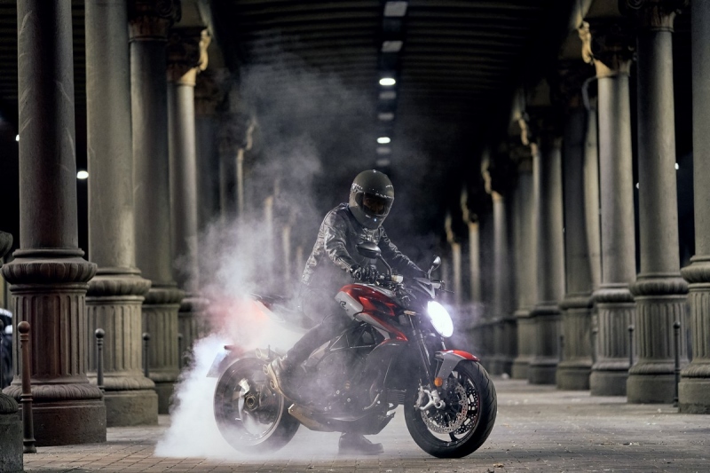MV Agusta Brutale 800 RR a Dragster 800 RR s automatickou spojkou SCS - 7 - 1 MV Agusta Brutale 800 RR SCS (5)