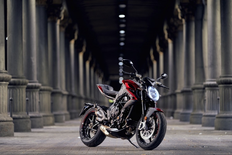 MV Agusta Brutale 800 RR a Dragster 800 RR s automatickou spojkou SCS - 9 - 1 MV Agusta Brutale 800 RR SCS (8)