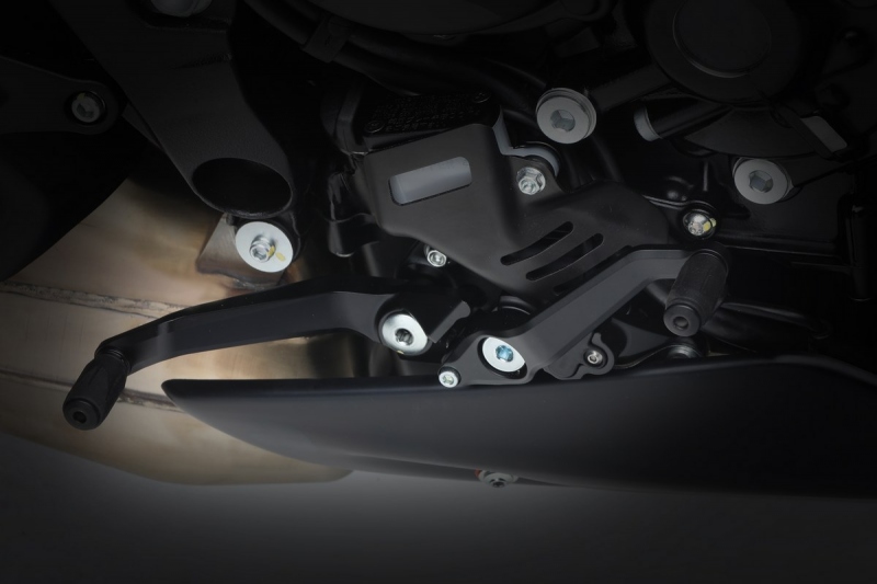 MV Agusta Brutale 800 RR a Dragster 800 RR s automatickou spojkou SCS - 3 - 1 MV Agusta Brutale 800 RR SCS (1)