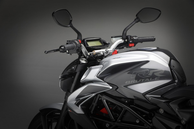 MV Agusta Brutale 800 RR a Dragster 800 RR s automatickou spojkou SCS - 10 - 1 MV Agusta Brutale 800 RR SCS (9)