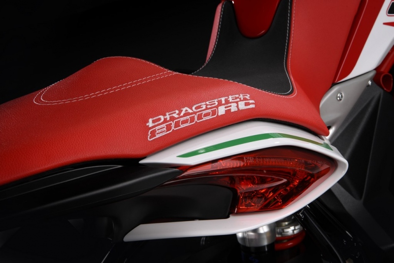 MV Agusta Dragster 800 RC: závodní replika - 12 - 1 MV Agusta Dragster 800 RC14
