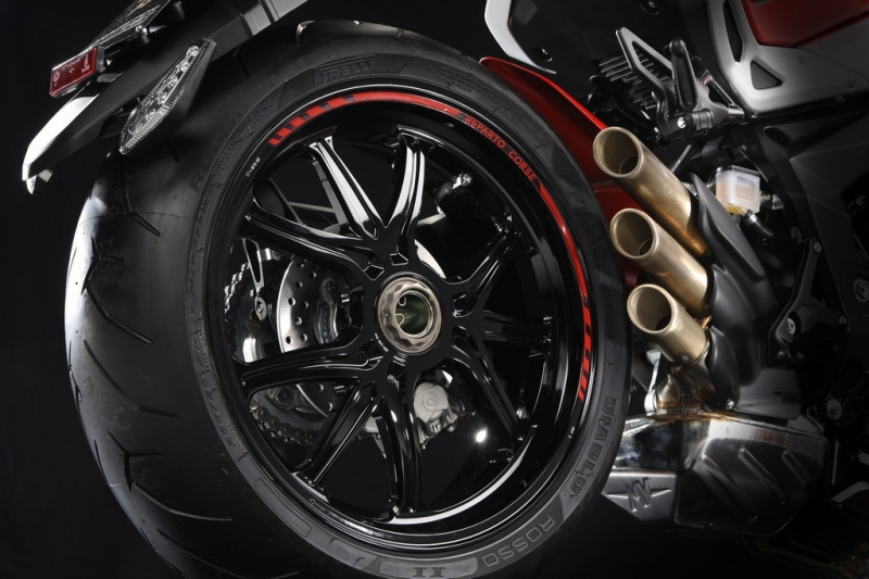 MV Agusta Dragster 800 RC: závodní replika - 22 - 1 MV Agusta Dragster 800 RC23