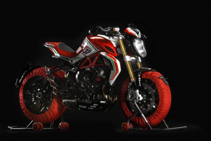 MV Agusta Dragster 800 RC: závodní replika - 24 - 1 MV Agusta Dragster 800 RC25