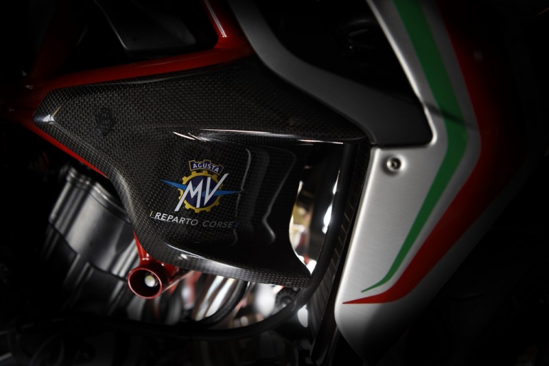 MV Agusta Dragster 800 RC: závodní replika - 24 - 1 MV Agusta Dragster 800 RC25