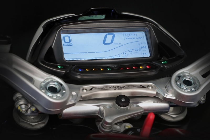 MV Agusta Dragster 800 RR America: limitovaná edice - 6 - 1 MV Agusta Dragster 800 RR America (9)