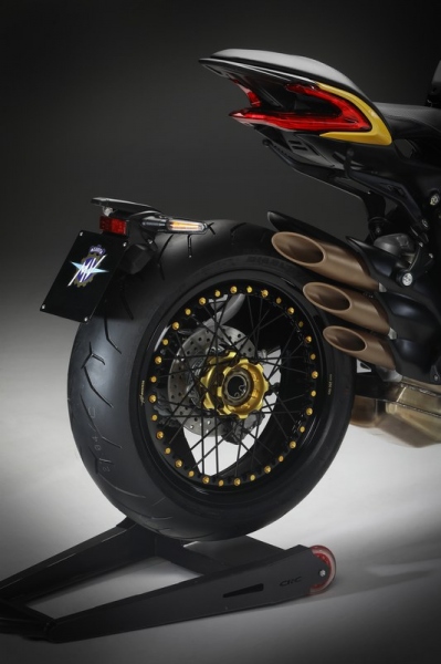 MV Agusta Brutale 800 RR a Dragster 800 RR s automatickou spojkou SCS - 24 - 1 MV Agusta Dragster 800 RR SCS (11)
