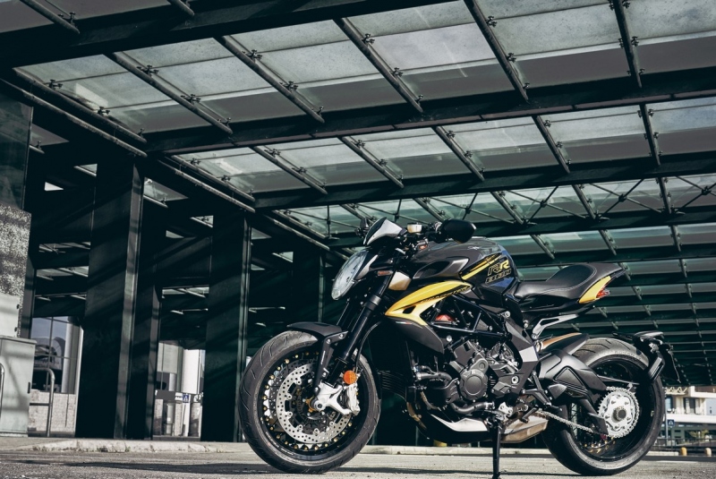 MV Agusta Brutale 800 RR a Dragster 800 RR s automatickou spojkou SCS - 20 - 1 MV Agusta Dragster 800 RR SCS (7)