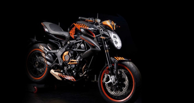 MV Agusta Dragster 800 RR: limitovaná edice TheArsenale - 1 - 1 MV Agusta Dragster 800 RR TheArsenale (3)