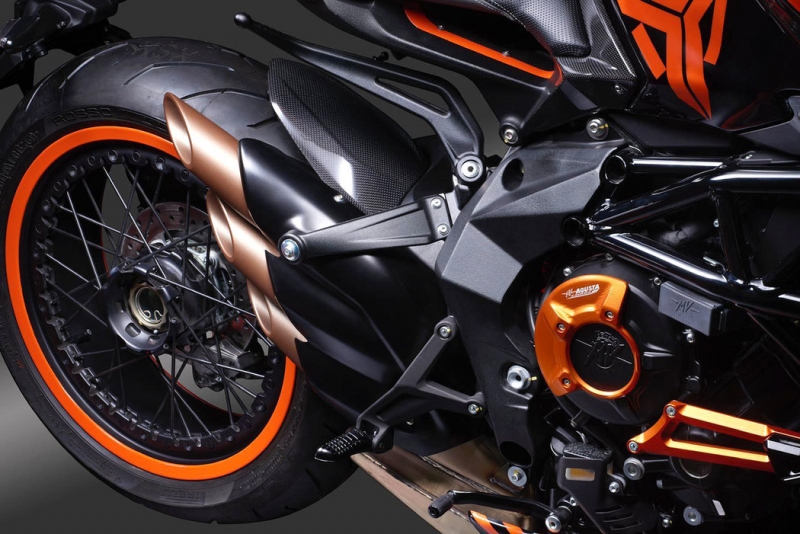 MV Agusta Dragster 800 RR: limitovaná edice TheArsenale - 4 - 1 MV Agusta Dragster 800 RR TheArsenale (5)