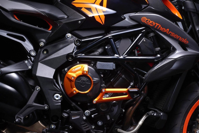 MV Agusta Dragster 800 RR: limitovaná edice TheArsenale - 5 - 1 MV Agusta Dragster 800 RR TheArsenale (6)