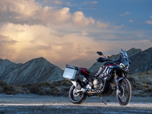 MV Agusta Enduro Veloce 2026: v maximální výbavě