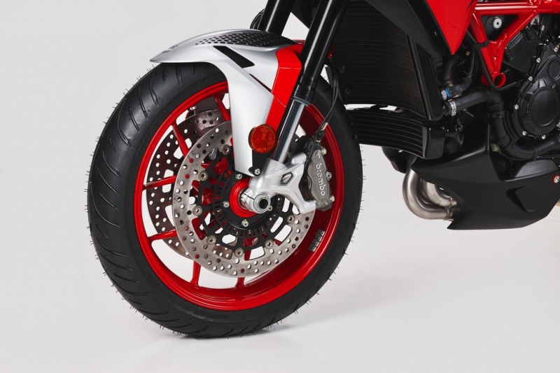 MV Agusta Turismo Veloce 800 2021: silnější a pohodlnější - 5 - 2 MV Agusta Turismo Veloce RC SCS (3)