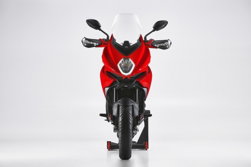 MV Agusta Turismo Veloce 800 2021: silnější a pohodlnější - 9 - 2 MV Agusta Turismo Veloce Rosso (13)