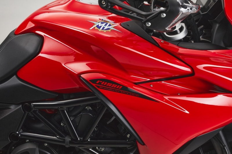 MV Agusta Turismo Veloce 800 2021: silnější a pohodlnější - 16 - 2 MV Agusta Turismo Veloce Rosso (3)