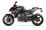 1 MY24 KTM 990 DUKE-11