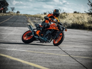 Hlavní obrázek k článku: KTM 990 Duke: nový a silnější vévoda