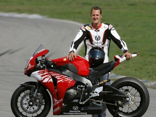 Motocykl Michaela Schumachera bude v Praze