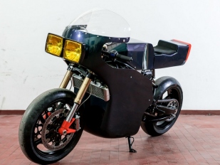 Midnight Runner: elektrický café racer od Apache Customs