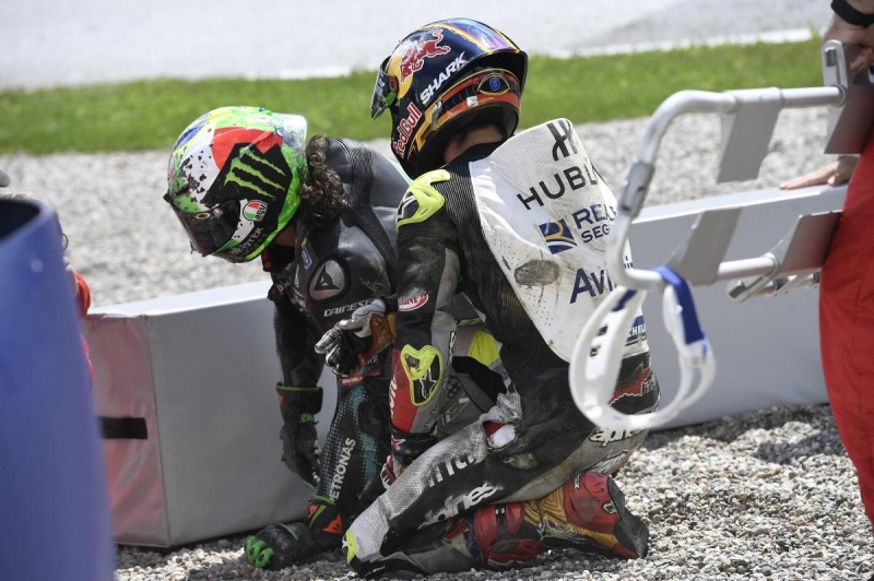 MotoGP Spielberg: Crash Zarco vs Morbidelli, Rossi se podruhé narodil - 11 - 1 MotoGP Spielberg 2020 nehoda Morbidelli Zarco (12)