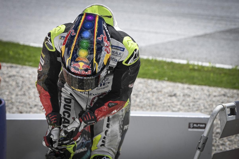 MotoGP Spielberg: Crash Zarco vs Morbidelli, Rossi se podruhé narodil - 13 - 1 MotoGP Spielberg 2020 nehoda Morbidelli Zarco (14)