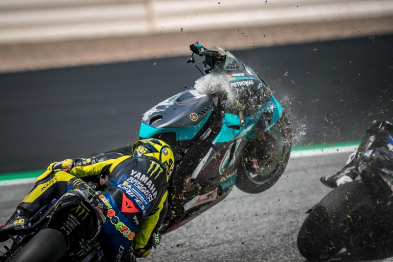 MotoGP Spielberg: Crash Zarco vs Morbidelli, Rossi se podruhé narodil - 2 - 1 MotoGP Spielberg 2020 nehoda Morbidelli Zarco (3)
