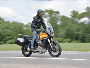 Test Moto Guzzi Stelvio 1000: jde svou vlastní cestou