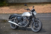 1 Moto Guzzi V7 II Stone 2015 test02