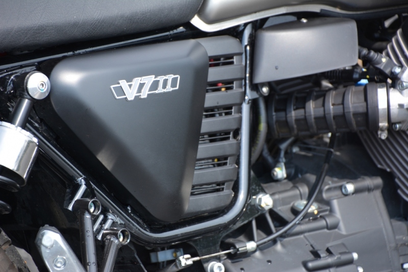 Test Moto Guzzi V7 II Stone ABS: sotva znatelný facelift - 20 - 1 Moto Guzzi V7 II Stone 2015 test04
