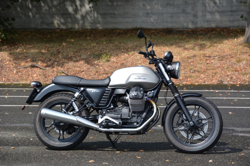 Test Moto Guzzi V7 II Stone ABS: sotva znatelný facelift - 12 - 1 Moto Guzzi V7 II Stone 2015 test02