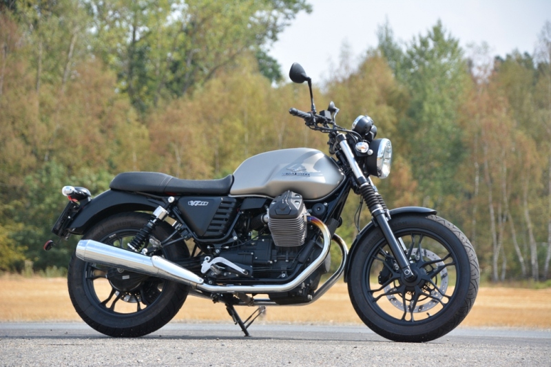 Test Moto Guzzi V7 II Stone ABS: sotva znatelný facelift - 9 - 2 Moto Guzzi V7 II Stone 2015 test25