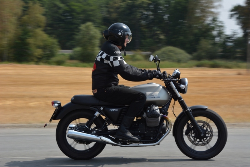Test Moto Guzzi V7 II Stone ABS: sotva znatelný facelift - 1 - 3 Moto Guzzi V7 II Stone 2015 test30