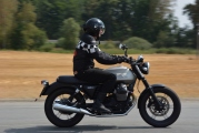 3 Moto Guzzi V7 II Stone 2015 test32