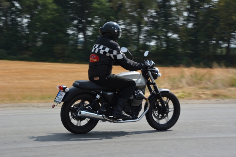 Test Moto Guzzi V7 II Stone ABS: sotva znatelný facelift - 5 - 3 Moto Guzzi V7 II Stone 2015 test29